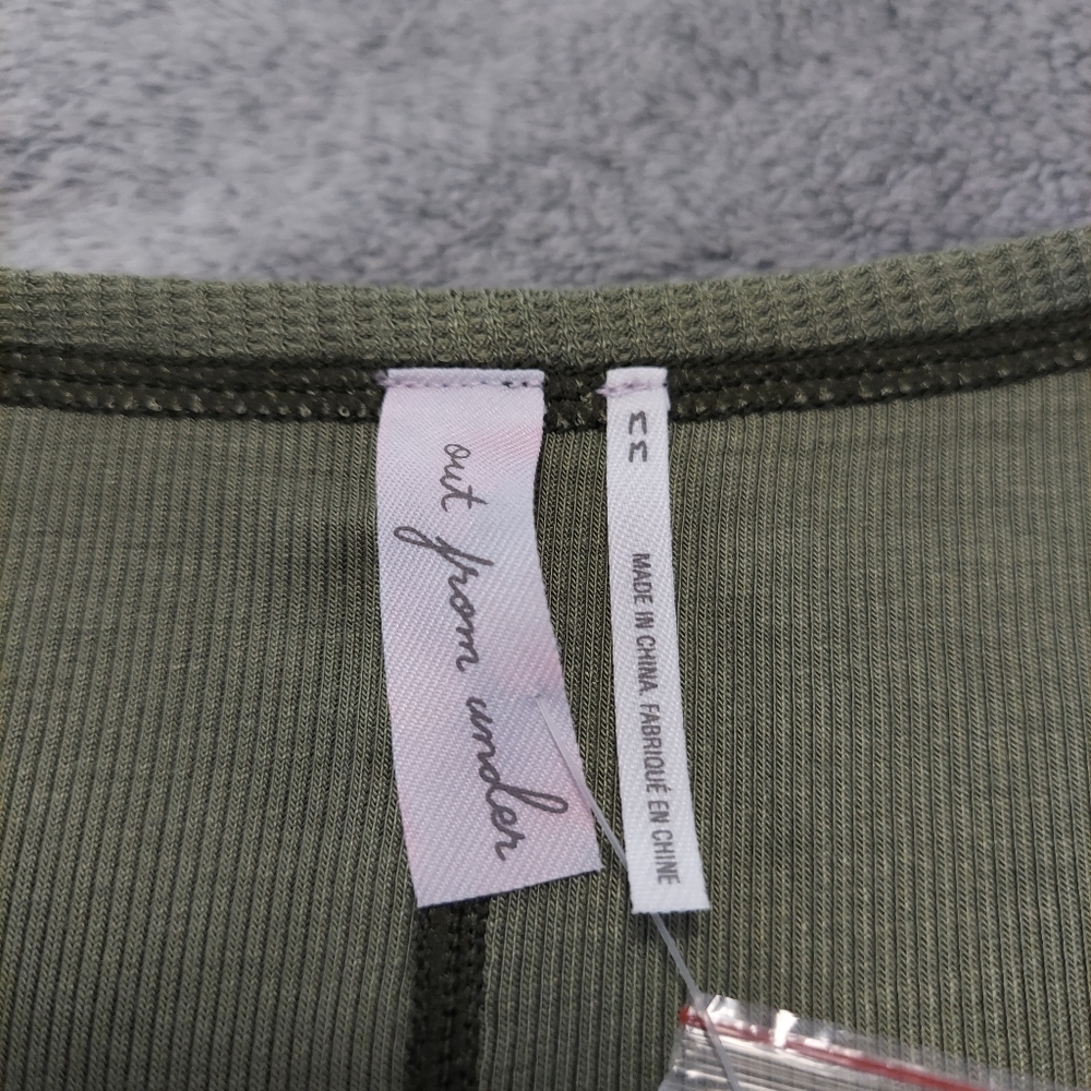 NWT Urban Outfitters Olive Cropped Tee - Picture 2 of 7